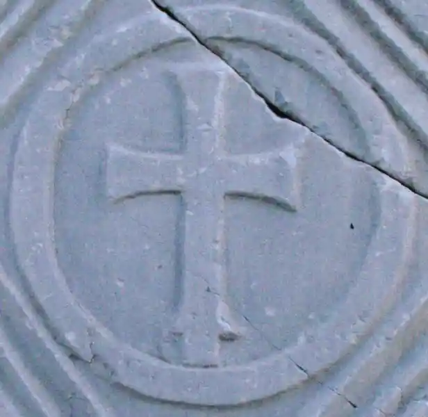 Long cross with a circular frame